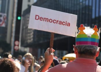 Pesquisa Datafolha democracia x ditadura