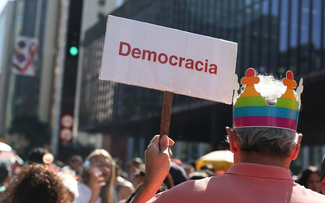 Pesquisa Datafolha democracia x ditadura