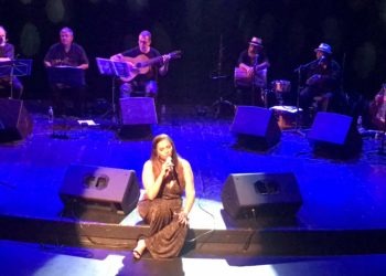 Cantora Eliane Faria