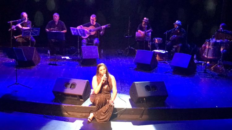 Cantora Eliane Faria