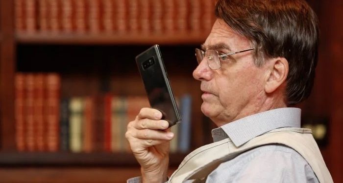Bolsonaro assume campanha pró-golpe