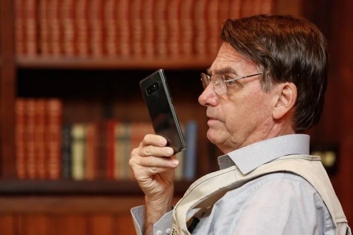 Bolsonaro assume campanha pró-golpe