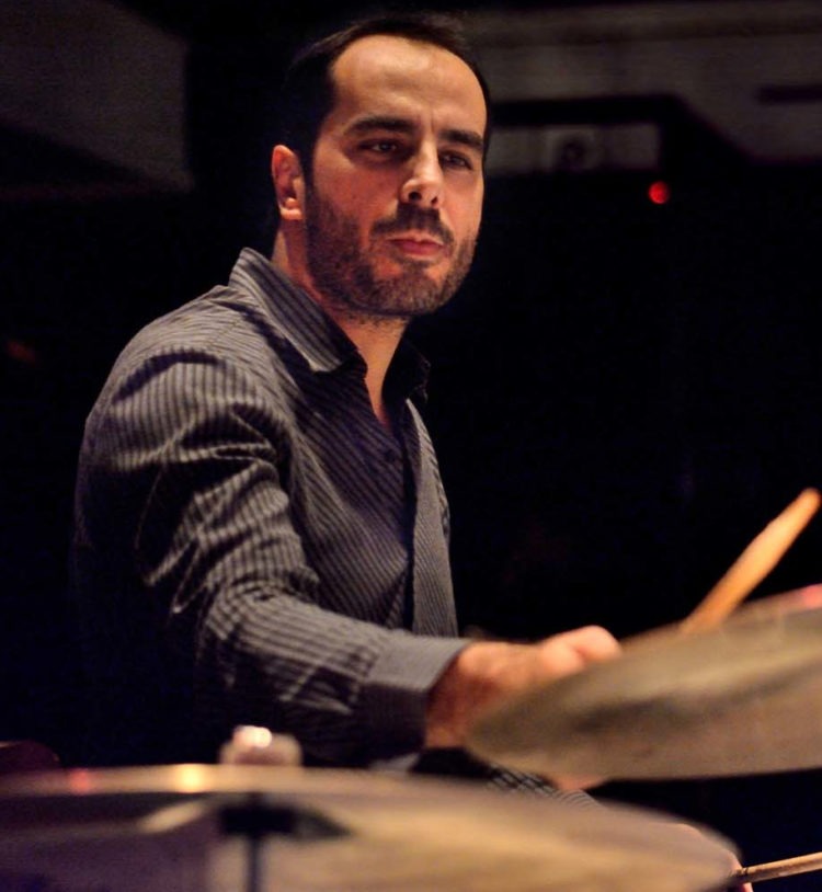 Livro “Samba de bateria: a linguagem do samba para bateristas e percussionistas" - autores Fernando Baggio e Diego Zangado - Foto: