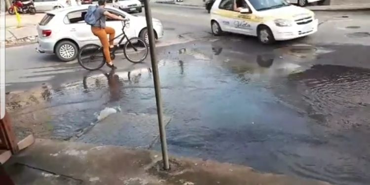 Vazamento de esgoto em Campos