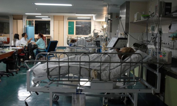 Leitos superlotados em hospitais