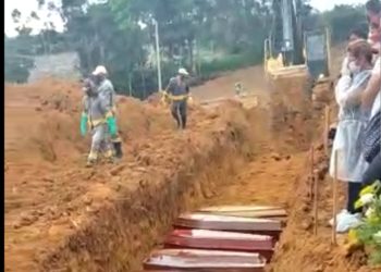Enterro de vítimas da Covid-19 em Manaus