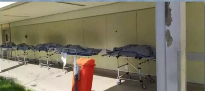 Corpos em macas do Hospital Lourenço Jorge, no RJ