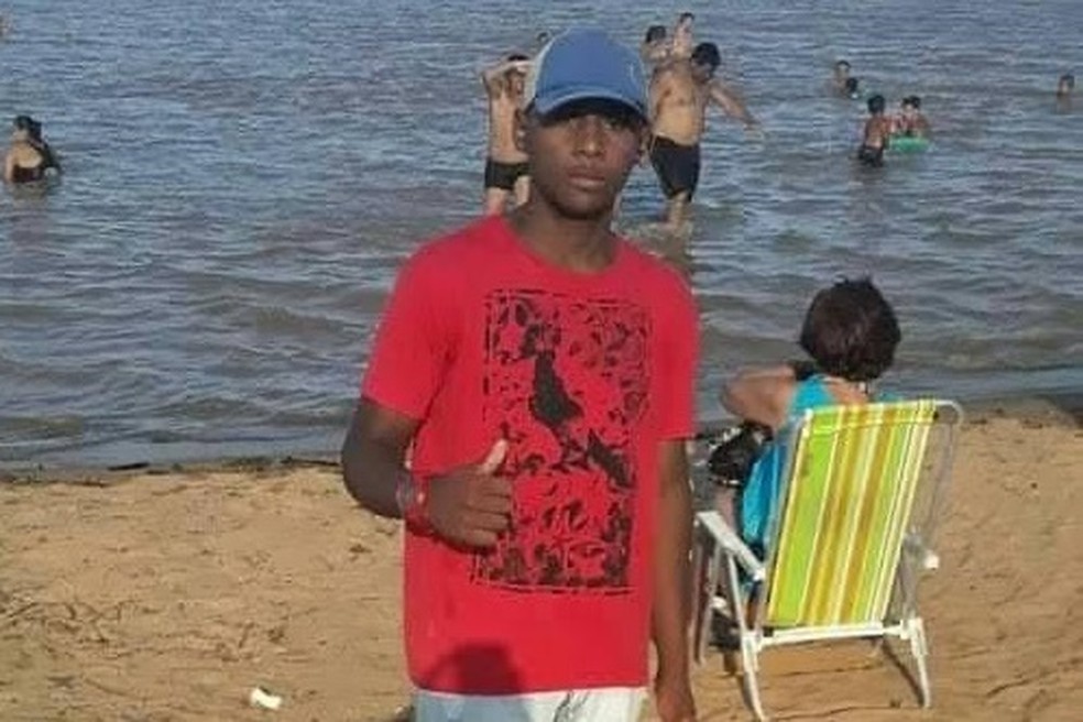 Adolescente que teve a cabeça decepada