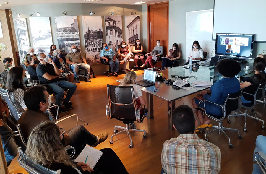 Macaé-RJ discute volta às aulas