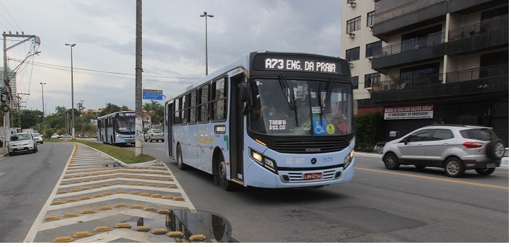 ônibus nas ruas de Macaé-rj