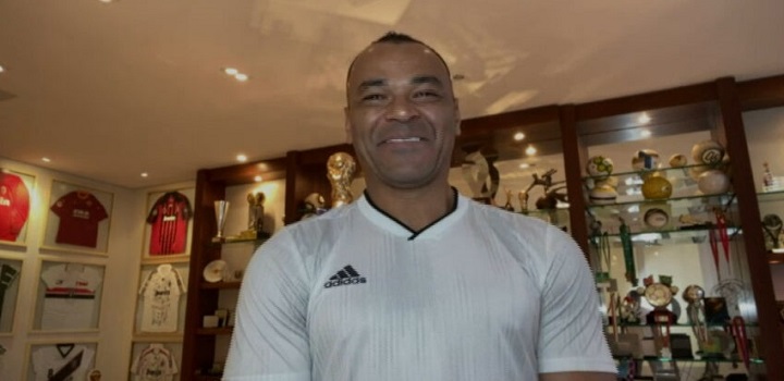 Cafu comanda leilão beneficente