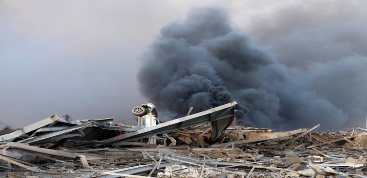 Destruição provocada por explosão na região portuária de Beirute
04/08/2020
REUTERS/Mohamed Azakir