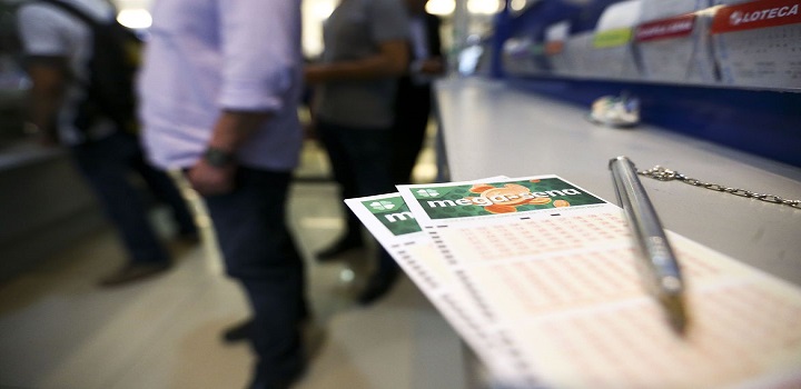 Mega-Sena acumulada, que deve pagar um prêmio de R$ 170 milhões.