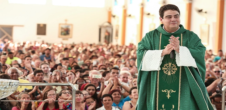 Padre é acusado de se apropriar de R$ 60 milhões de fiéis