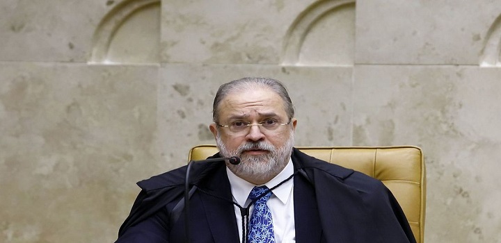 PGR pede ao STF fim de salários vitalícios para ex-governadores Este trecho é parte de conteúdo que pode ser compartilhado utilizando o link https://valor.globo.com/politica/noticia/2020/09/18/pgr-pede-ao-stf-fim-de-salarios-vitalicios-para-ex-governadores.ghtml ou as ferramentas oferecidas na página. Textos, fotos, artes e vídeos do Valor estão protegidos pela legislação brasileira sobre direito autoral. Não reproduza o conteúdo do jornal em qualquer meio de comunicação, eletrônico ou impresso, sem autorização do Valor (falecom@valor.com.br). Essas regras têm como objetivo proteger o investimento que o Valor faz na qualidade de seu jornalismo.