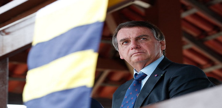 Bolsonaro veta perdão a dívidas de igrejas