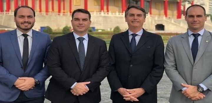FUNCIONÁRIOS FANTASMAS DOS BOLSONAROS RECEBERAM R$ 29,5 MILHÕES EM SALÁRIOS