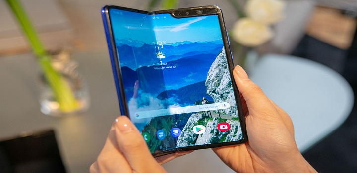 Samsung anuncia smartphone com tela dobrável
