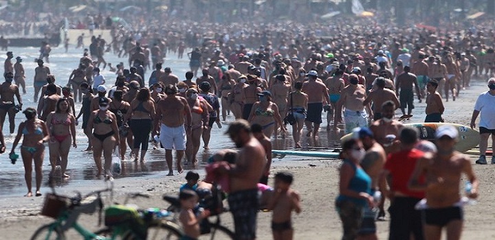 Cinco pessoas morrem em domingo de praias lotadas em São Paulo
