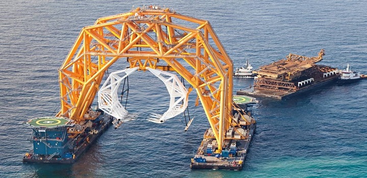 navio da hyundai naufraga com 4 mil carros