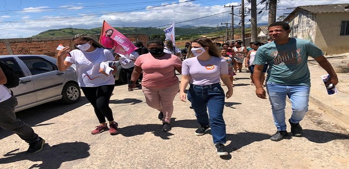 Clarissa Garotinho faz caminhada na Zona Oeste