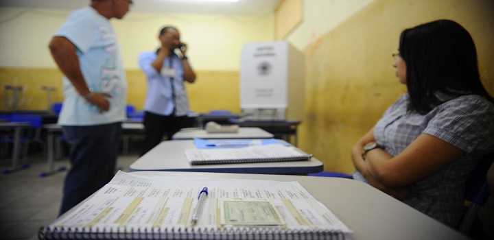 Eleitores e mesários orientados pelo TSE