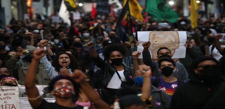 Manifestação contra morte de João Alberto, em São Paulo, nesta sexta-feira (20). — Foto: REUTERS/Amanda Perobelli