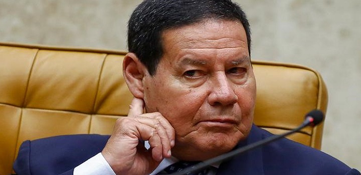 Mourão ri da possibilidade de investigar militares por tortura na ditadura: 'Vai trazer os caras do túmulo de volta?'
