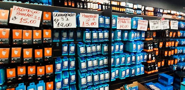 Anatel apreende carga de carregadores piratas