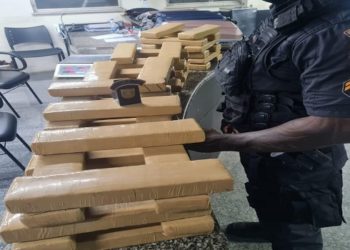 PM de campos apreende 52 kg maconha no Shoping Estrada