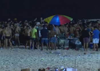 RJ registra festas irregulares e pessoas aglomeradas nas praias do RJ