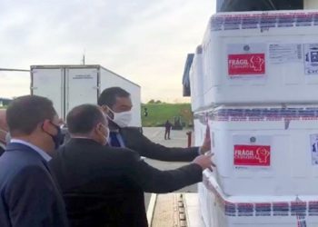 Governo do Estado diz que será enviada a metade do total, suficiente para aplicar a primeira dose.