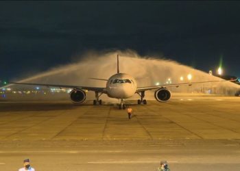 Avião com 2 milhões de doses da vacina Oxford/AstraZeneca chega ao Rio