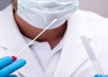vestígios do vírus podem permanecer detectáveis por mais tempo em amostras fecais