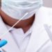vestígios do vírus podem permanecer detectáveis por mais tempo em amostras fecais