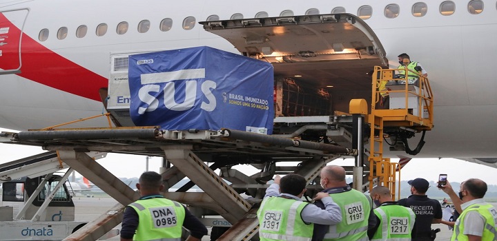 Avião com vacina de Oxford