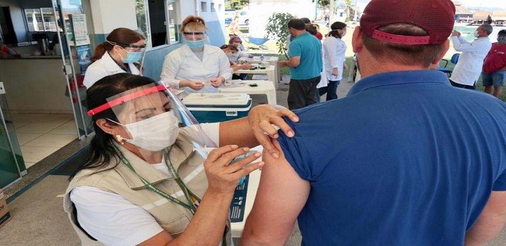 Trabalhadores vacina contra a covid -19