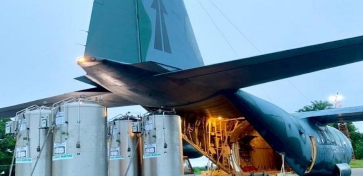 Forças Armadas transportam cilindros de oxigênio para Manaus