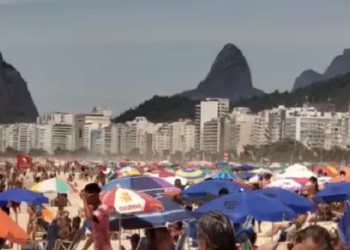 Praia do Leme lotada