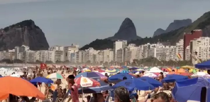 Praia do Leme lotada