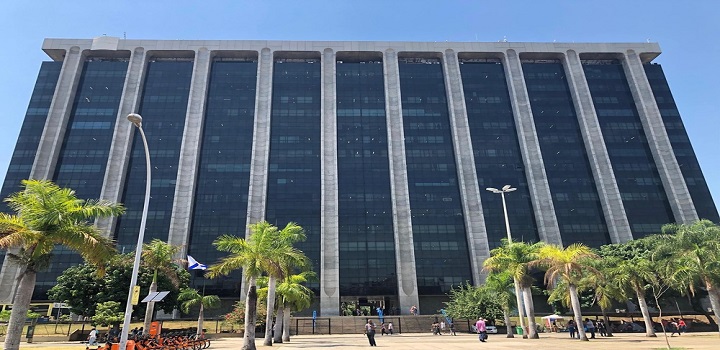 Sem dinheiro em caixa, RJ paga salários de dezembro com arrecadação de 2021