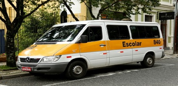 Van trnasporte escolar