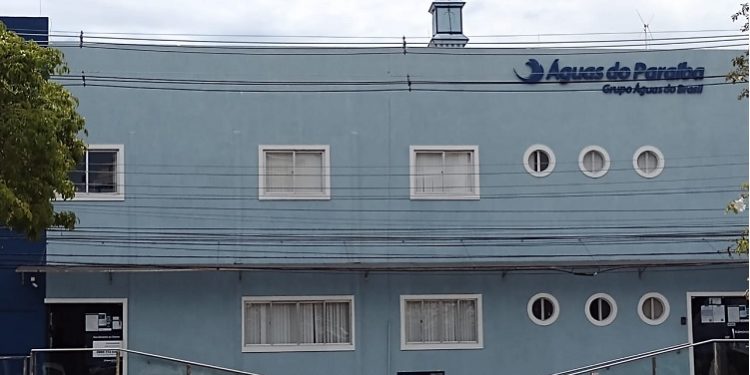 Carnaval da Negligência: crise no saneamento no RJ expõe idosos desamparados e cobranças abusivas