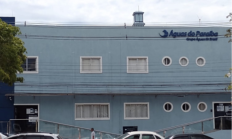 Carnaval da Negligência: crise no saneamento no RJ expõe idosos desamparados e cobranças abusivas
