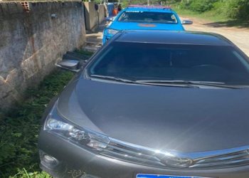 Carro roubado e Família refém em cajueiro