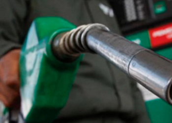 Petrobras reajusta mais uma vez preços da gasolina e do diesel Litro da gasolina terá alta de 7,04% nas refinarias; diesel sobe 9,15%.
