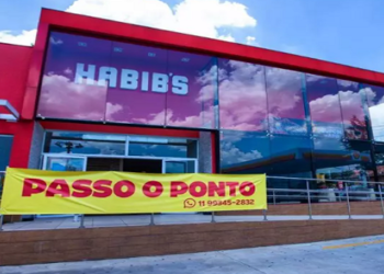 clientes e internautas foram surpreendidos com um anúncio da rede Habib's: "Passo o ponto", junto com um número de telefone.