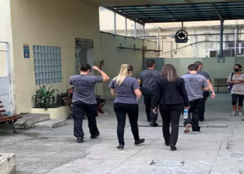 Policia Civil faz oeracao contra fura filas da vacina no RJ