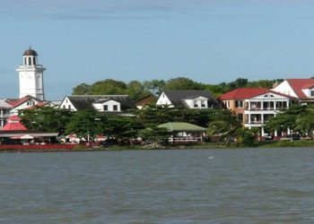 Considerada como o novo paraíso do petróleo, o Suriname tem uma reserva que equivale a quase metade de todo o petróleo e gás descobertos no mundo no ano passado