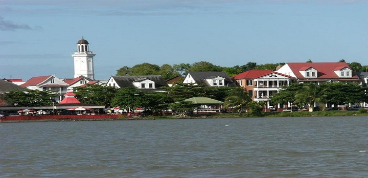 Considerada como o novo paraíso do petróleo, o Suriname tem uma reserva que equivale a quase metade de todo o petróleo e gás descobertos no mundo no ano passado